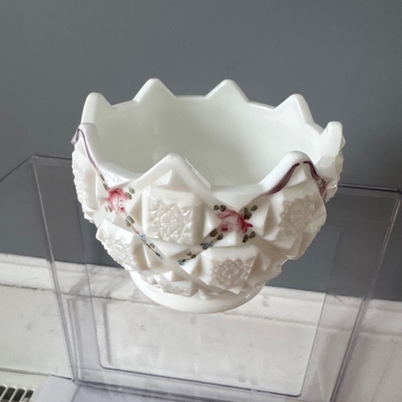 Milk Glass Floral Patterned Base - Picture 3 of 7